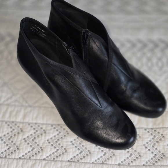 David Tate Shoes - David Tate Aruba Black Leather Ankle Booties Size 11
